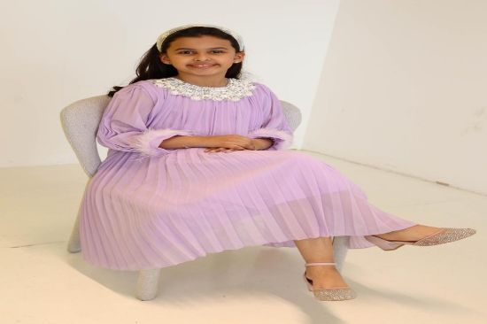 صورة جلابية موف كلاسيكي انيق وجميل باللؤلؤ على الصدر